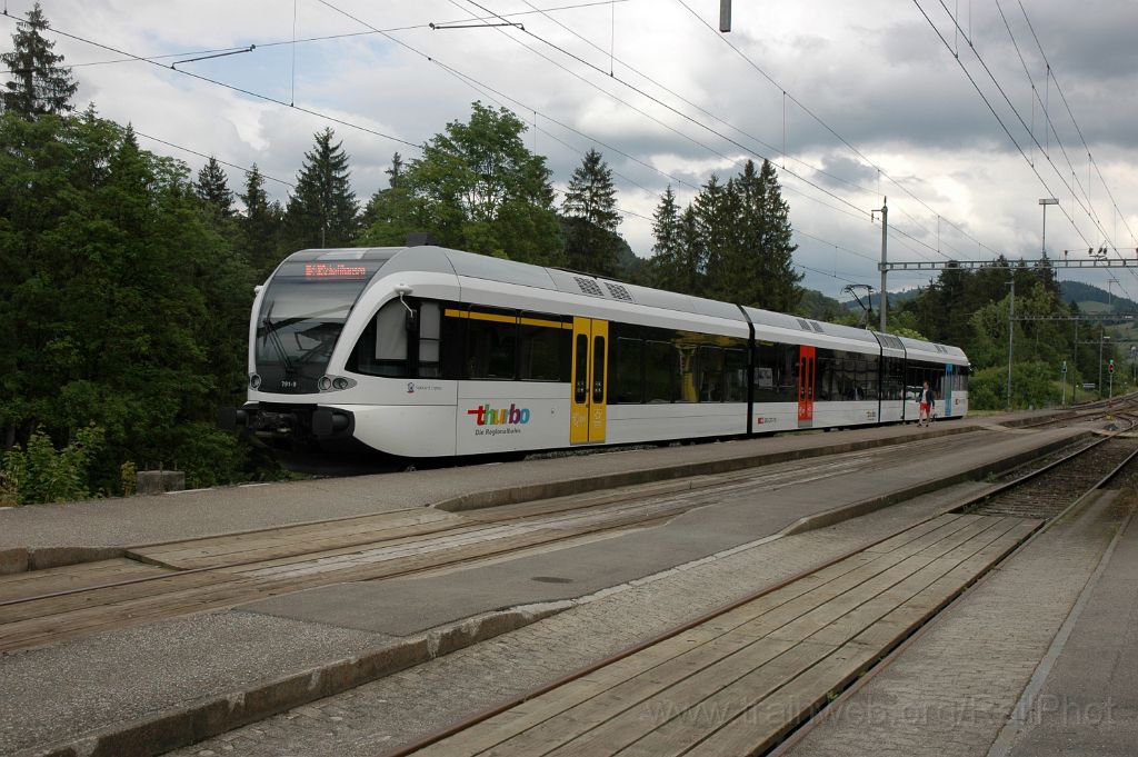3575-0020-300515.jpg - Thurbo RABe 526.791-9 "Spieleland Express" / Mogelsberg 30.5.2015