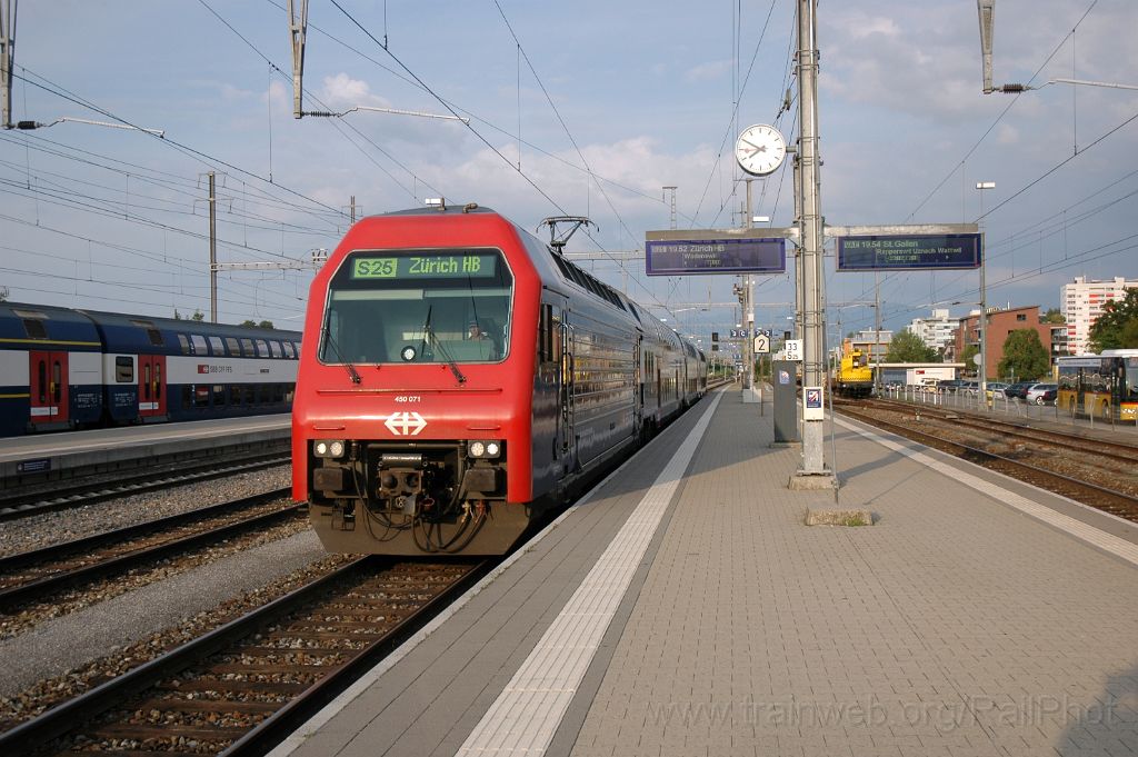3593-0013-170615.jpg - SBB-CFF Re 450.071-6 "Altenburg" / Pfäffikon SZ 17.6.2015