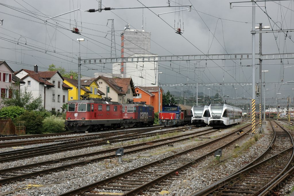 3596-0003-190615.jpg - SBB-CFF Re 4/4'' 11257 + Re 420.170-3 + Eem 923.013-7 "Le Moléson" + Thurbo RABe 526.737-2 + RABe 526.753-9 / Wil 19.6.2015