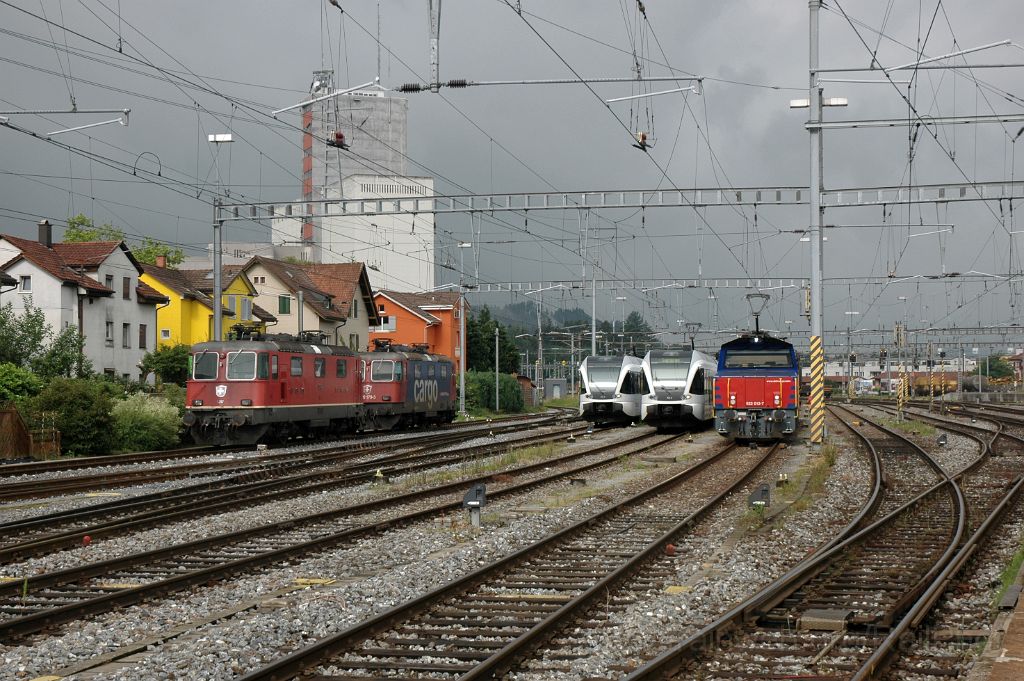 3596-0033-190615.jpg - SBB-CFF Re 4/4'' 11257 + Eem 923.013-7 "Le Moléson" + Thurbo RABe 526.737-2 + RABe 526.753-9 / Wil 19.6.2015