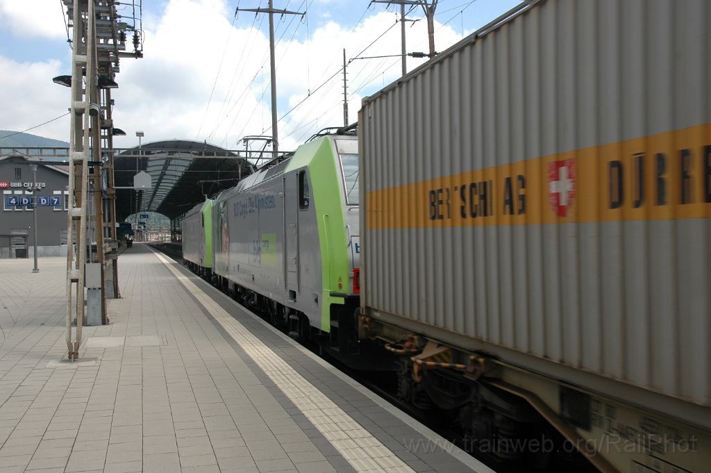 3597-0022-190615.jpg - BLS Re 485.019-4 + Re 486.509-3 / Olten 19.6.2015
