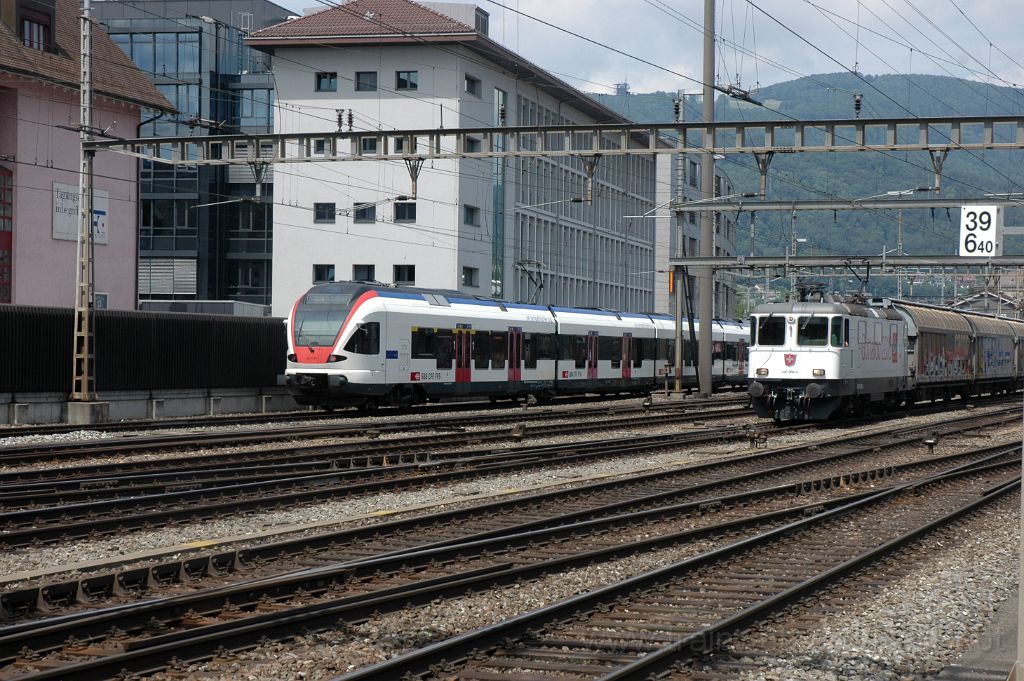 3606-0040-190615.jpg - SBB-CFF RABe 523.004 + Re 420.268-5 "Gottardo 2016" / Olten 19.6.2015