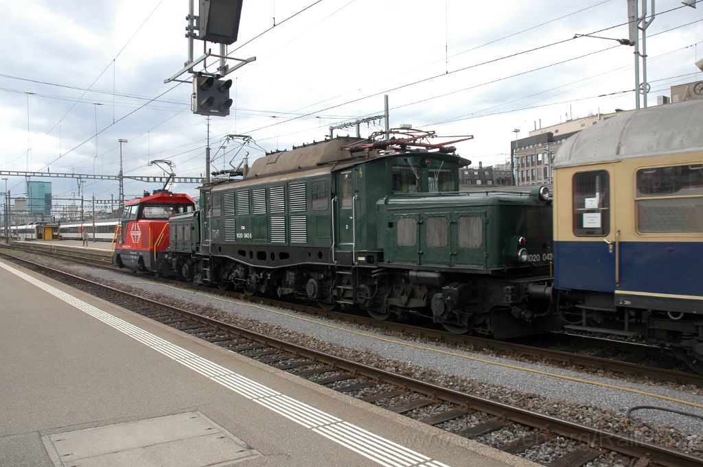 3610-0033-200615.jpg - SBB-CFF Ee 922.018-7 + ÖBB 1020.042-6 / Zürich HB 20.6.2015