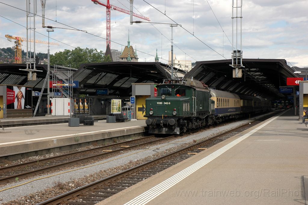 3611-0005-200615.jpg - ÖBB 1020.042-6 / Zürich HB 20.6.2015