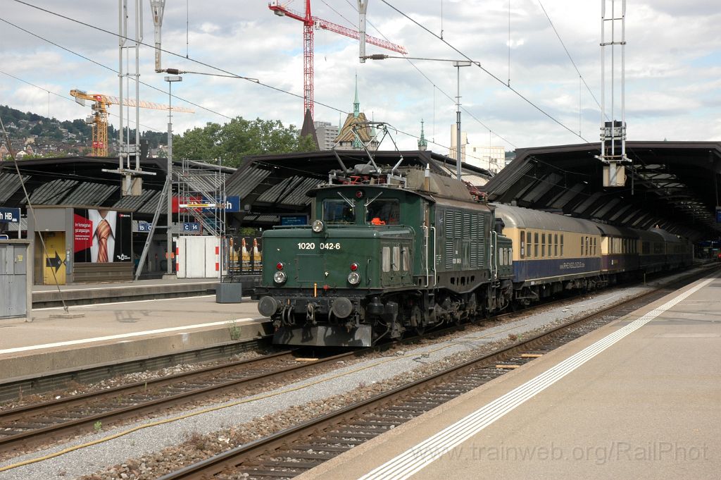 3611-0007-200615.jpg - ÖBB 1020.042-6 / Zürich HB 20.6.2015