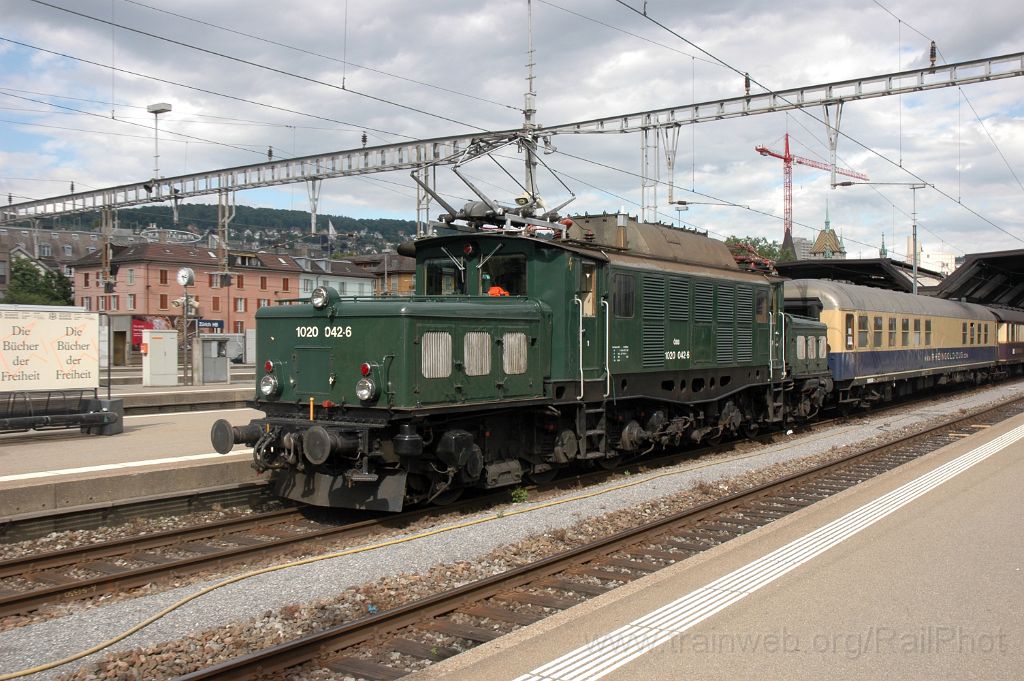 3611-0012-200615.jpg - ÖBB 1020.042-6 / Zürich HB 20.6.2015