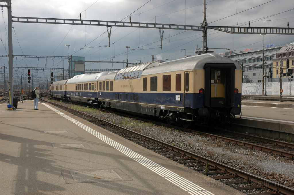 3611-0043-200615.jpg - ÖBB 1020.042-6 + DB ADm 101 202 / Zürich HB 20.6.2015