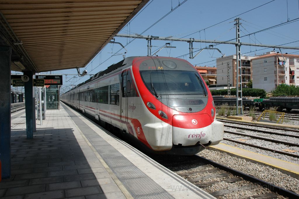 3633-0027-030715.jpg - Renfe 465.217-8 / Sant Vicenç de Calders 3.7.2015