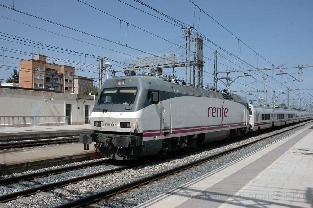 3635-0035-030715.jpg - Renfe 252.052-6 / Sant Vicenç de Calders 3.7.2015