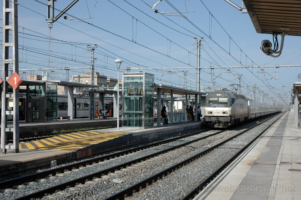 3638-0050-030715.jpg - Renfe 252.066-6 / Sant Vicenç de Calders 3.7.2015