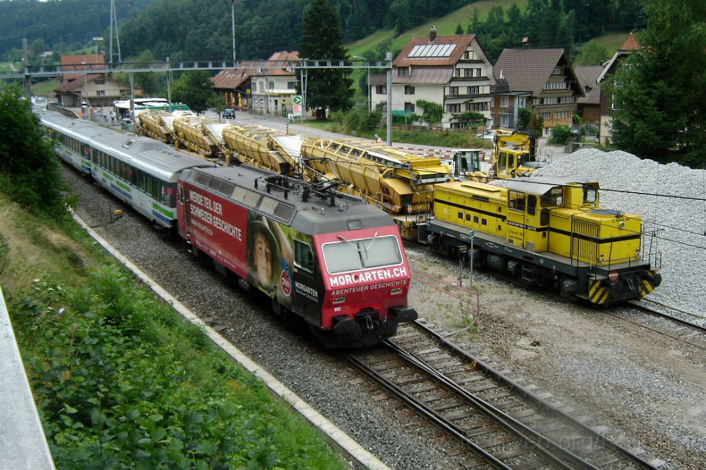 3640-0041-190715.jpg - SOB Re 456.092-6 "Amriswil" + Vanoli Bm 847.853-9 "Lok Goldau" / Brunnadern-Neckertal 19.7.2015