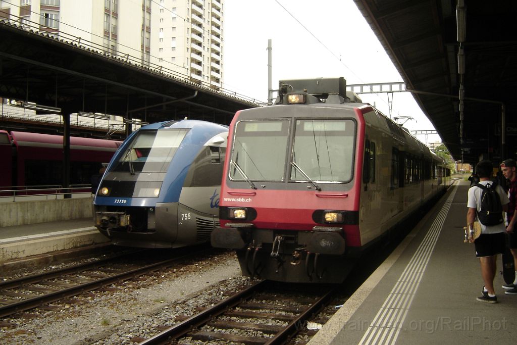3642-0022-260715.jpg - SNCF X 73755 + SBB-CFF RBDe 560.256-0 / La Chaux-de-Fonds 26.7.2015