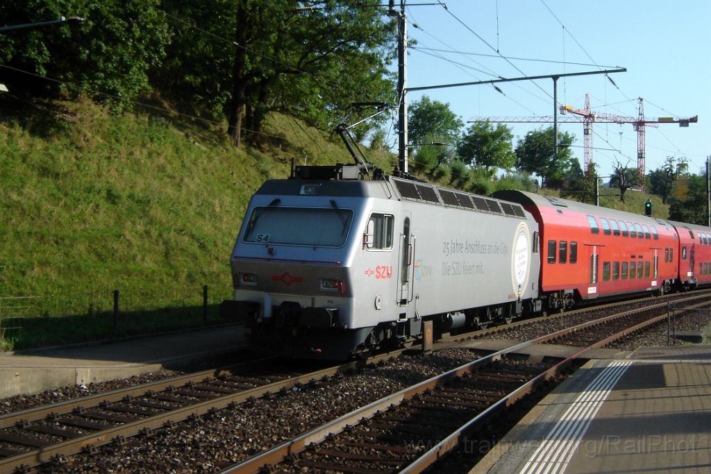 3644-0021-060815.jpg - SZU Re 456.542-0 "Wir gratulieren uns alle" / Zürich-Brunau 6.8.2015