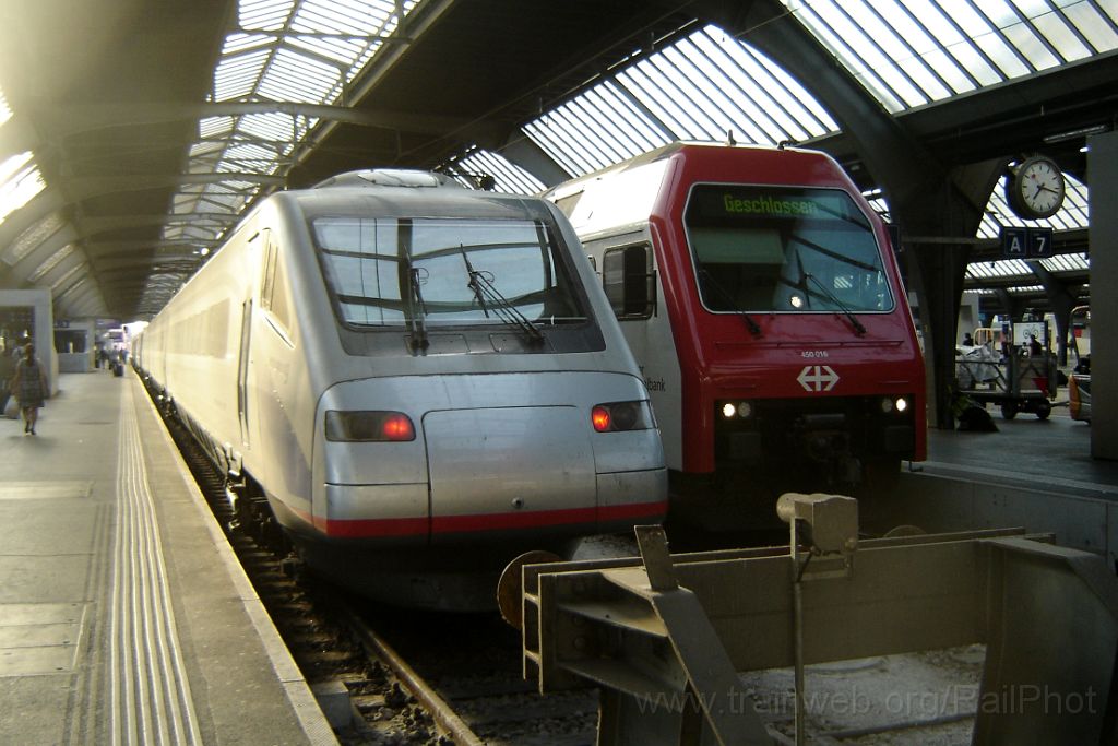 3645-0037-060815.jpg - SBB-CFF ETR 470.009 "Insubrico" + Re 450.016-1 "Altstetten" / Zürich HB 6.8.2015