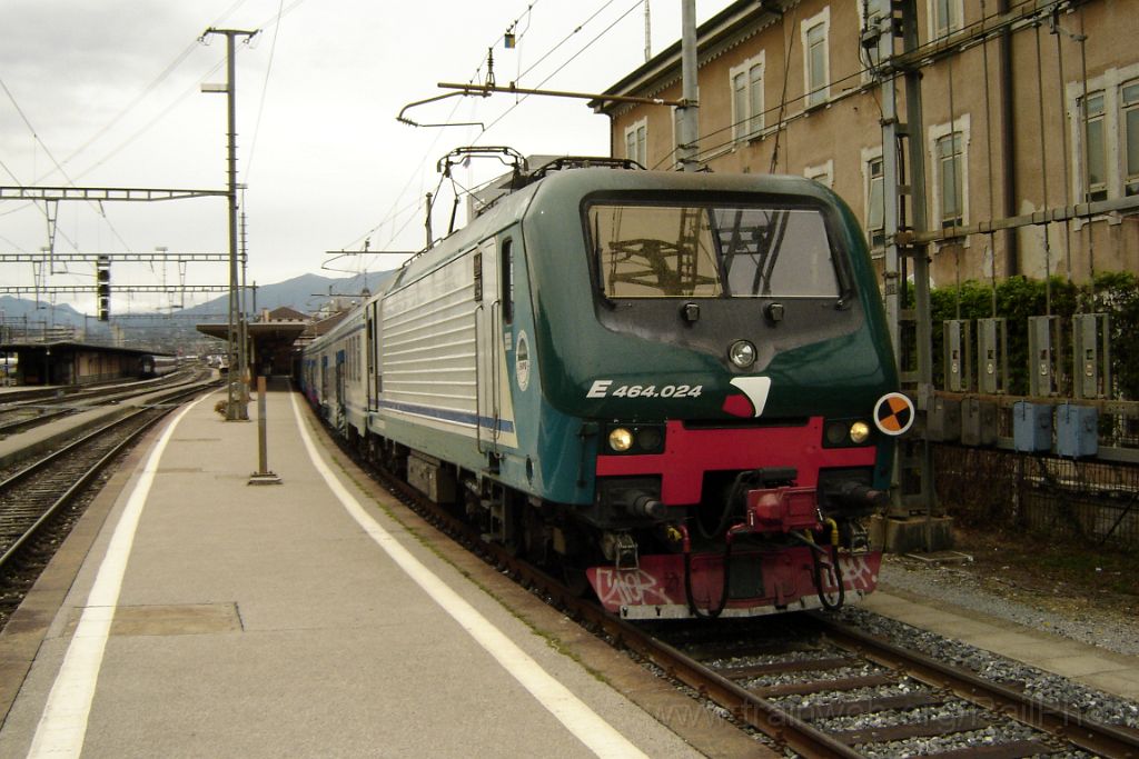 3650-0014-150815.jpg - Trenord E 464.024 / Chiasso 15.8.2015