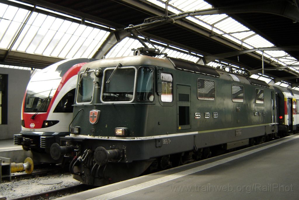 3650-0049-170815.jpg - SBB-CFF Re 4/4'' 11161 + RABe 511.029 / Zürich HB 17.8.2015
