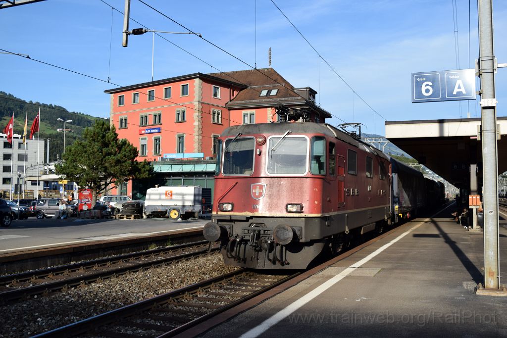 3657-0041-270815.jpg - SBB-CFF Re 4/4'' 11266 / Arth-Goldau 27.8.2015