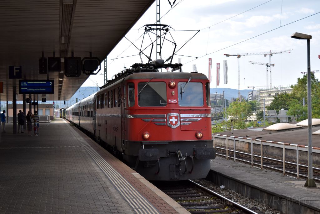 3663-0012-310815.jpg - SBB-CFF Ae 6/6 11425 "Genève" / Basel Badische Bahnhof 31.8.2015