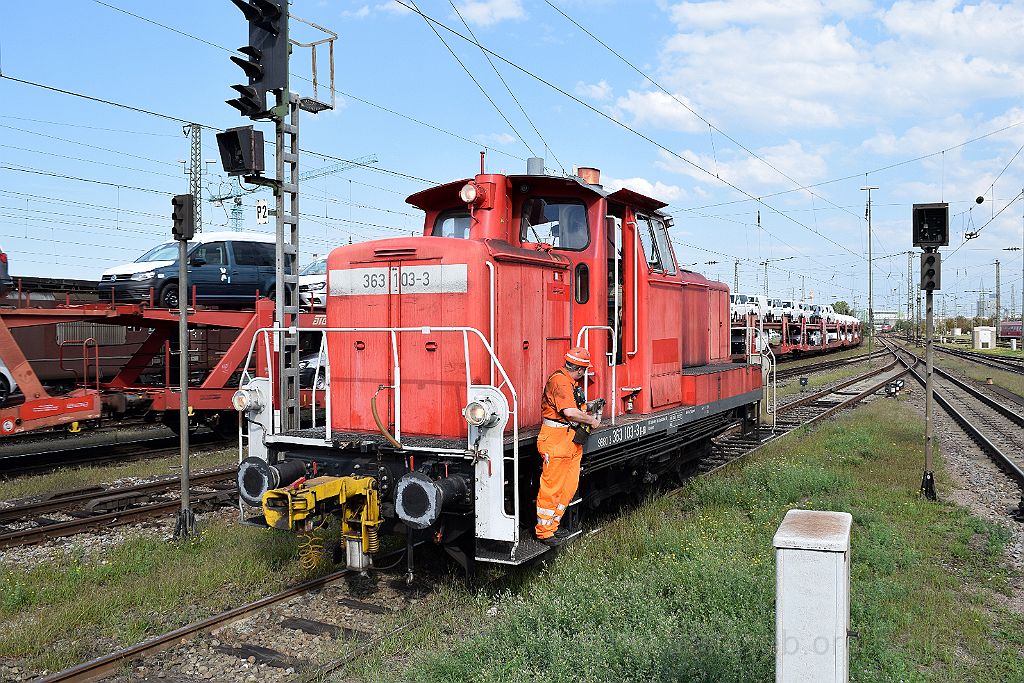 3664-0005-310815.jpg - DBAG 363.103-3 / Basel Badische Bahnhof 31.8.2015