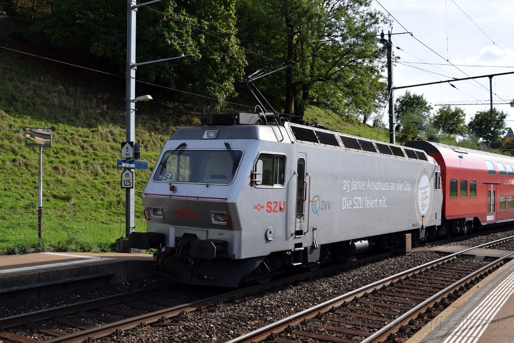 3676-0004-250915.jpg - SZU Re 456.542 "Wir gratulieren uns alle" / Zürich-Brunau 25.9.2015