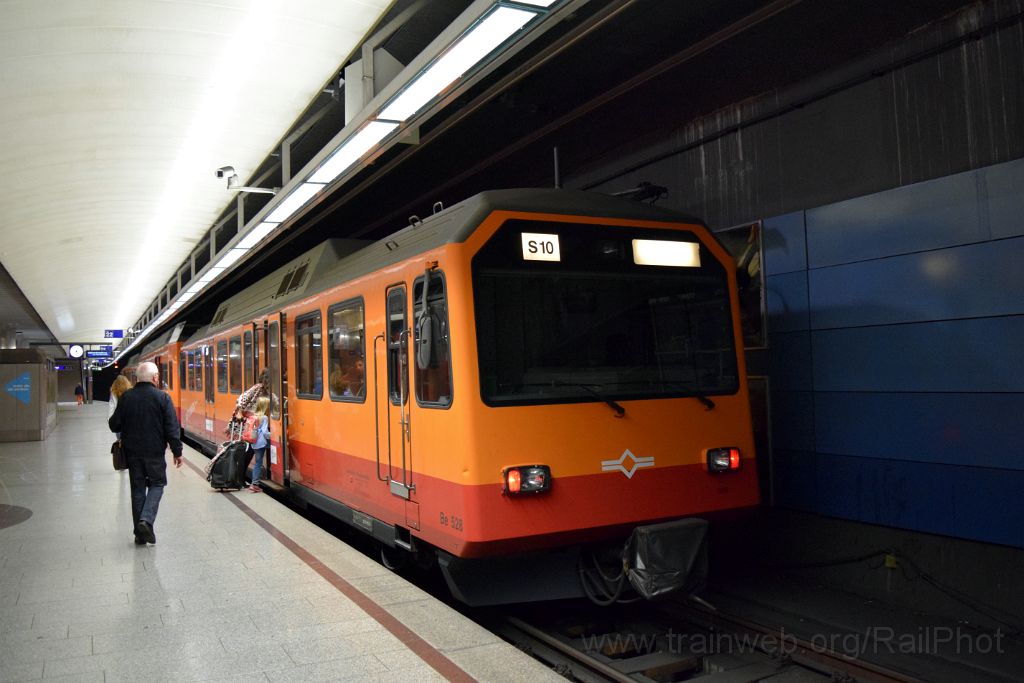 3677-0026-250915.jpg - SZU Be 556.528-8 / Zürich HB 25.9.2015