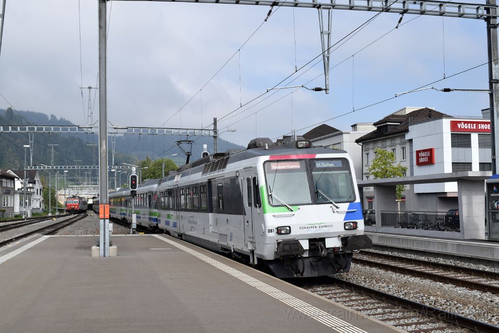 3681-0026-260915.jpg - SOB RBDe 561.081-1 + Re 446.016-8 / Wattwil 26.9.2015