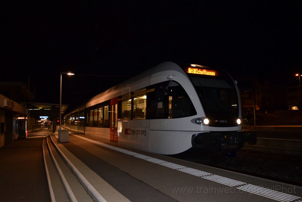 3682-0028-280915.jpg - Thurbo RABe 526.800-8 "100. Thurbo GTW" / Wattwil 28.9.2015