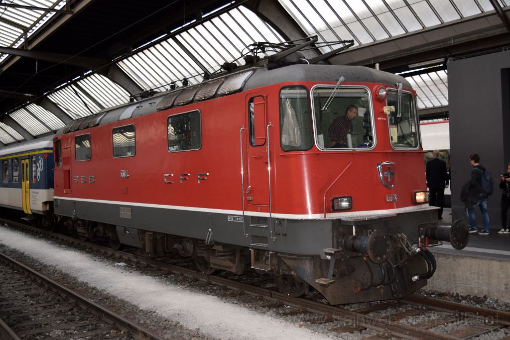 3683-0030-280915.jpg - SBB-CFF Re 4/4'' 11136 / Zürich HB 28.9.2015