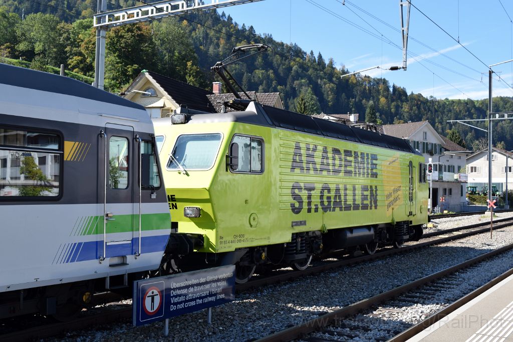 3685-0026-290915.jpg - SOB Re 446.018-4 "Akademie St.Gallen" / Wattwil 29.9.2015