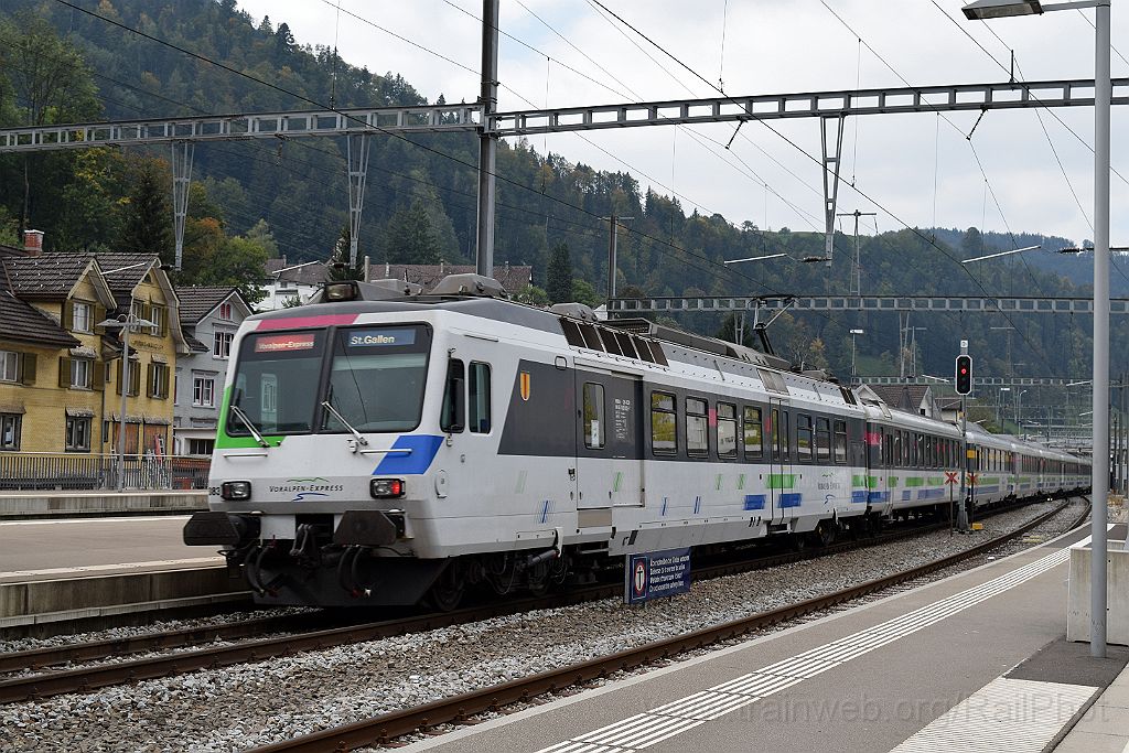 3685-0030-300915.jpg - SOB RBDe 561.083-7 "Richterswil-Samstagern" / Wattwil 30.9.2015