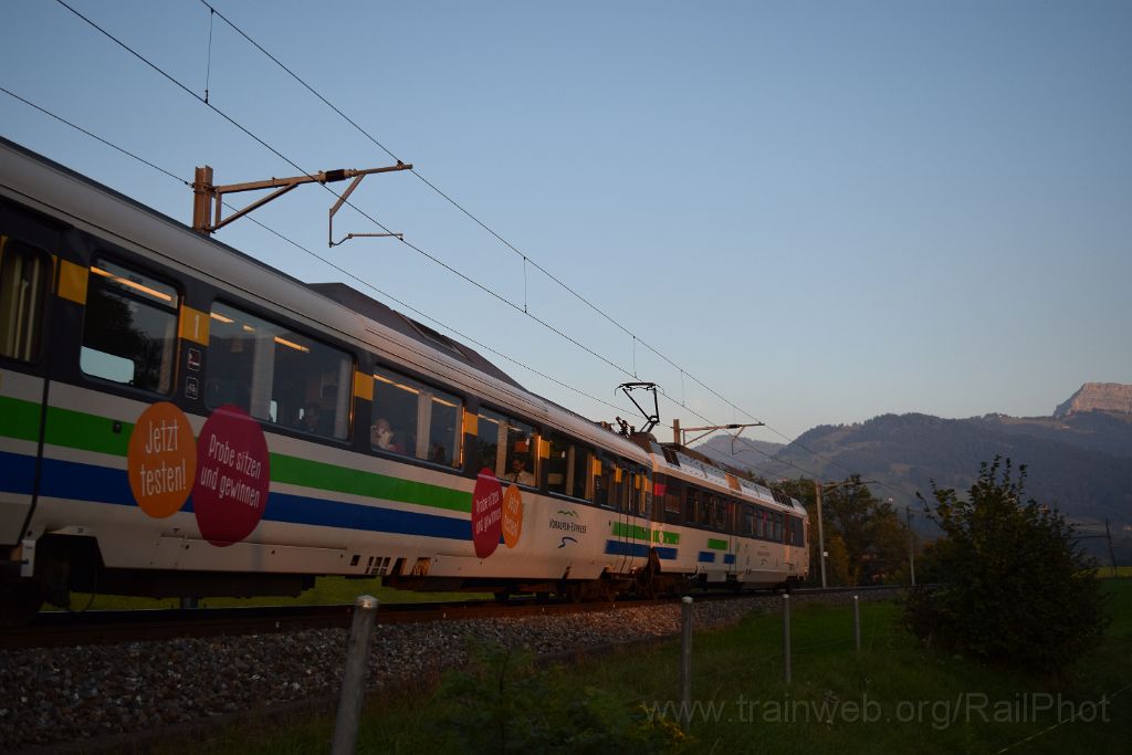 3689-0040-011015.jpg - SOB RBDe 561.082-9 / Kaltbrunn 1.10.2015