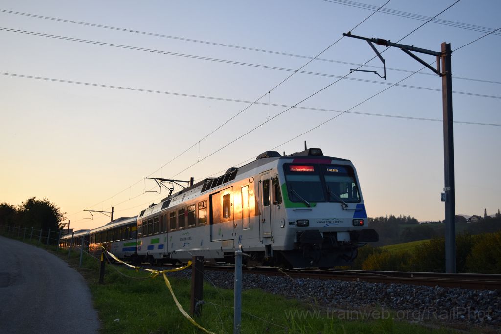 3689-0045-011015.jpg - SOB RBDe 561.082-9 / Kaltbrunn 1.10.2015
