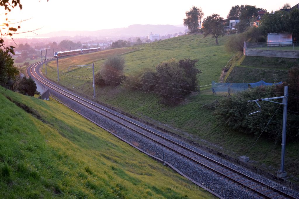 3690-0003-011015.jpg - SOB RABe 526.058-3 "Speer" + RABe 526.057-5 "Gonzen" / Kaltbrunn 1.10.2015