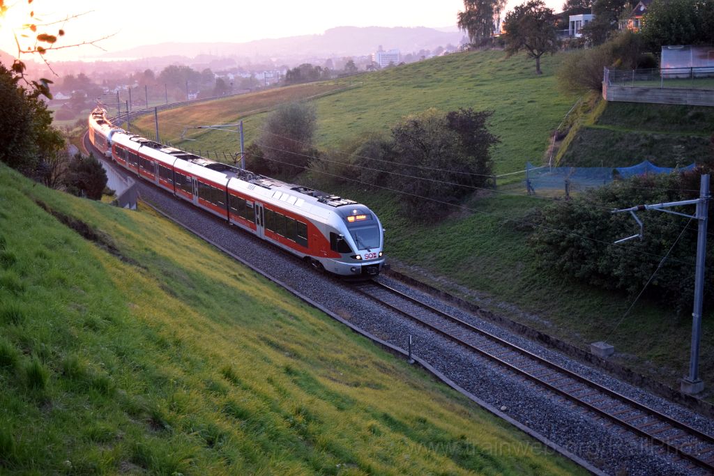 3690-0013-011015.jpg - SOB RABe 526.058-3 "Speer" + RABe 526.057-5 "Gonzen" / Kaltbrunn 1.10.2015