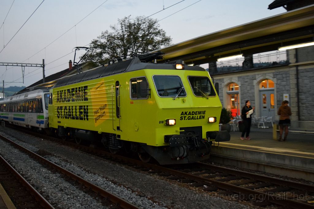 3690-0032-021015.jpg - SOB Re 446.018-4 "Akademie St.Gallen" / Uznach 2.10.2015
