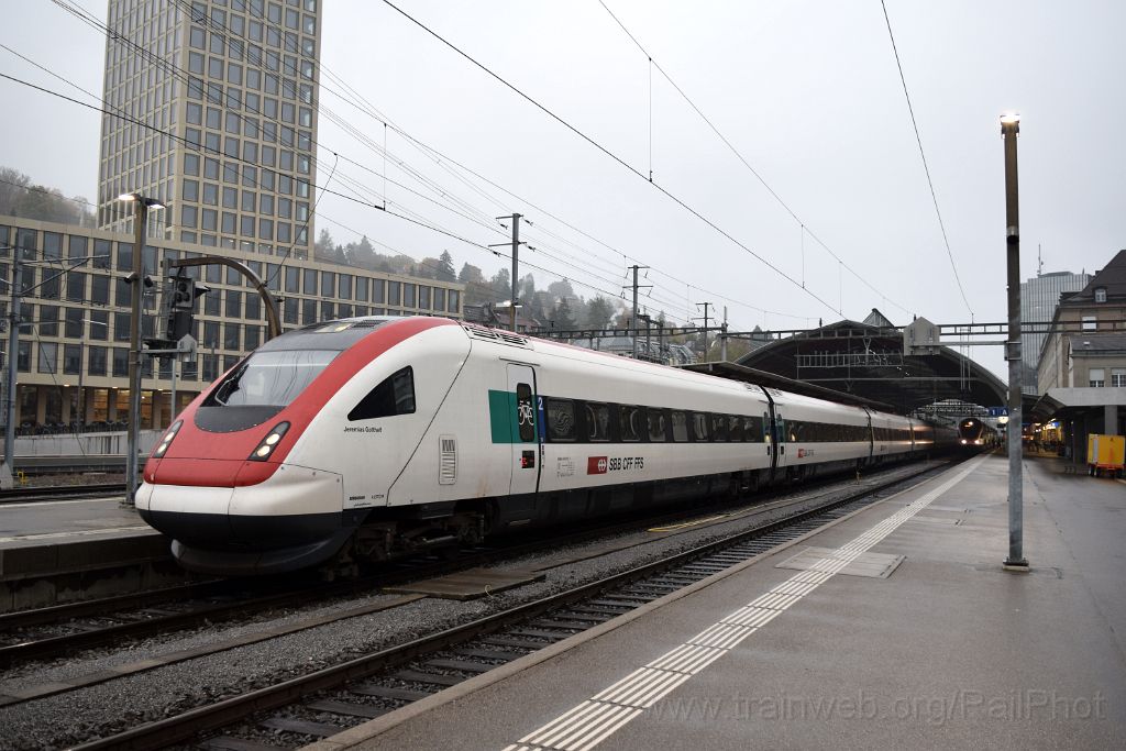 3693-0028-171015.jpg - SBB-CFF ICN RABDe 500.021-1 "Jeremias Gotthelf" + RABe 511.002 "Stadt Zürich" / St.Gallen 17.10.2015