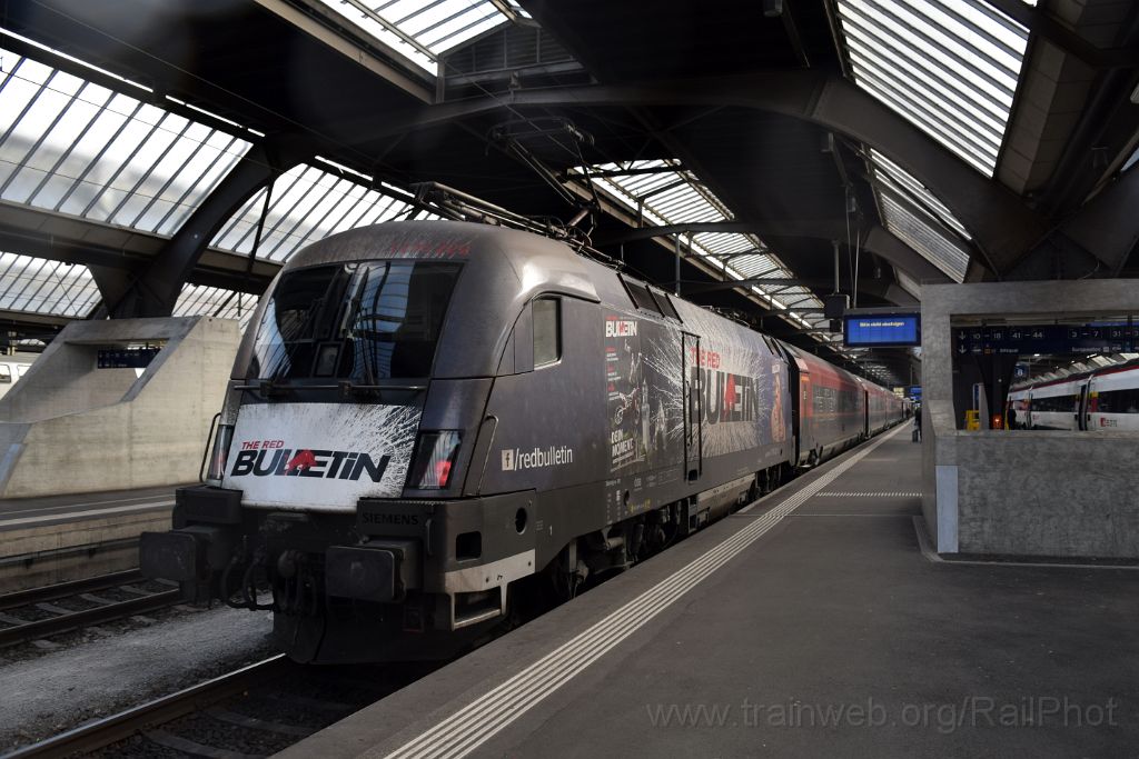 3700-0043-191015.jpg - ÖBB 1116.222 "The red bulletin" / Zürich HB 19.10.2015