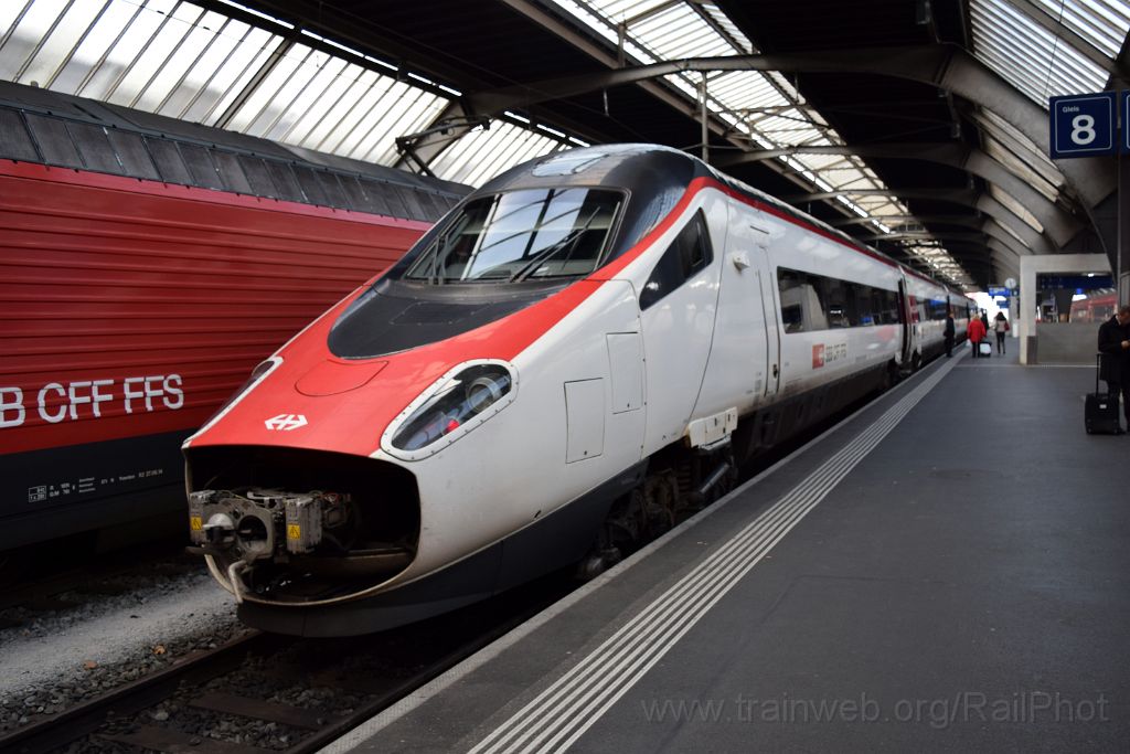 3701-0012-191015.jpg - SBB-CFF ETR 93 85 5 610.109-6 / Zürich HB 19.10.2015