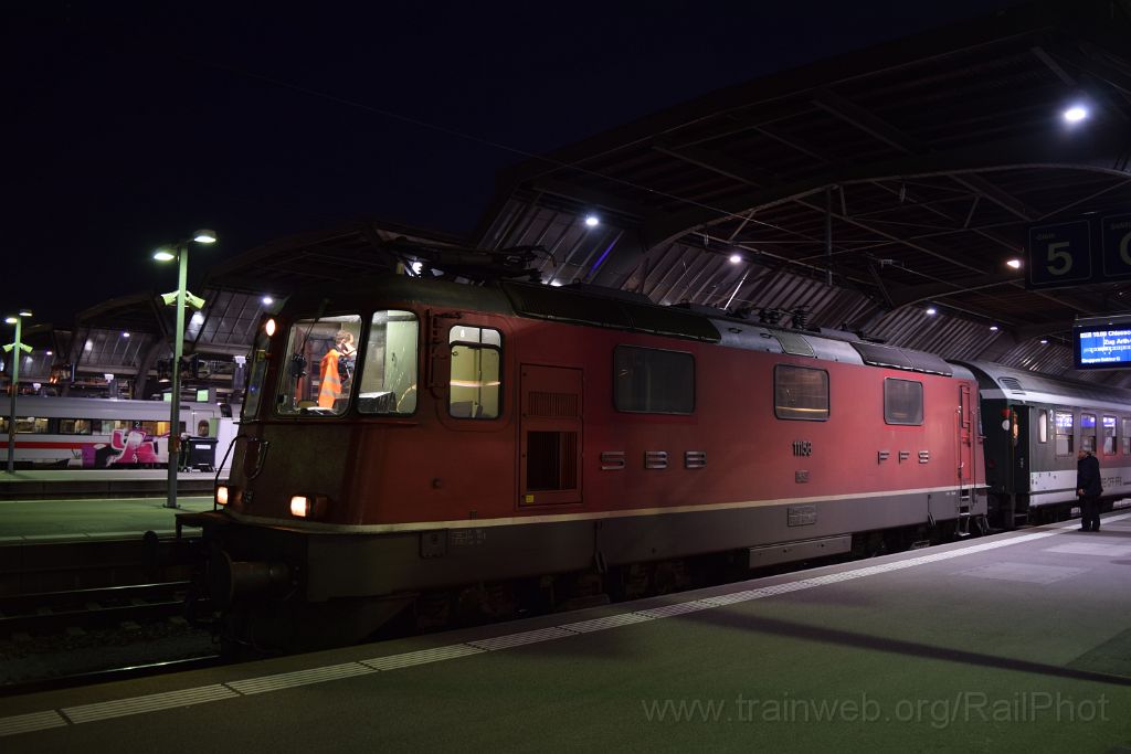 3717-0014-261015.jpg - SBB-CFF Re 4/4'' 11156 / Zürich HB 26.10.2015