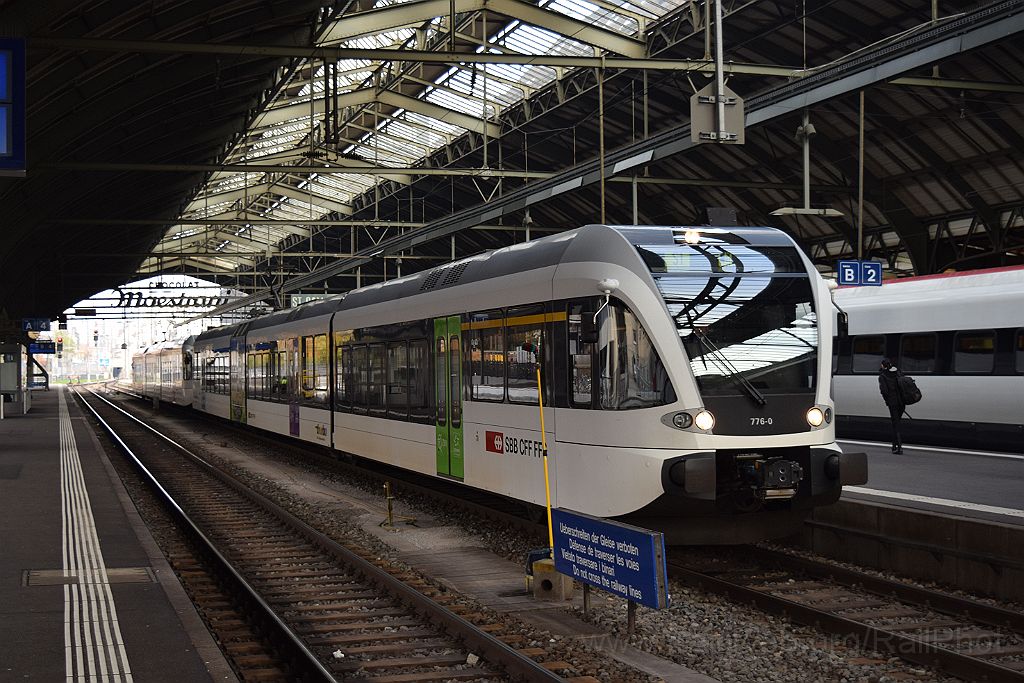 3725-0035-011115.jpg - Thurbo RABe 526.776-0 "Insel Mainau" + RABe 526.762-0 / St.Gallen 1.11.2015