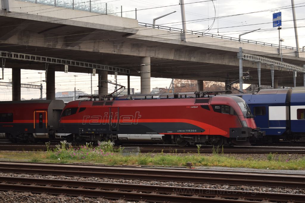 3726-0026-031115.jpg - ÖBB 1116.210 "Spirit of Budapest" / Zürich-Hardbrücke 3.11.2015