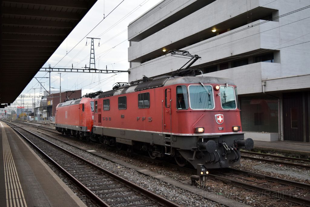 3731-0013-031115.jpg - SBB-CFF Re 4/4''' 11369 + DBAG 185.120-3 / Killwangen-Spreitenbach 3.11.2015