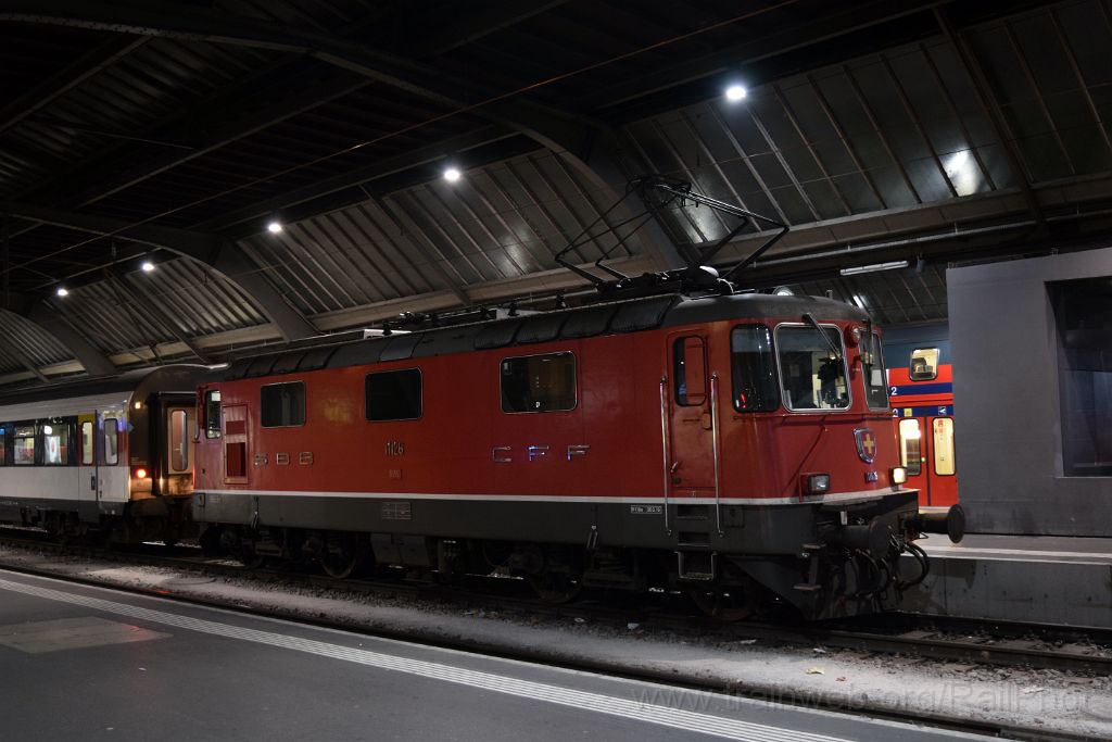 3735-0014-041115.jpg - SBB-CFF Re 4/4'' 11126 / Zürich HB 4.11.2015