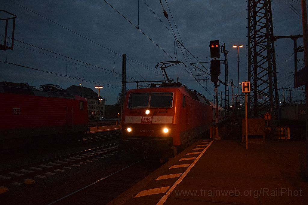 3737-0006-051115.jpg - DBAG 120.122-7 / Fulda Hbf 5.11.2015