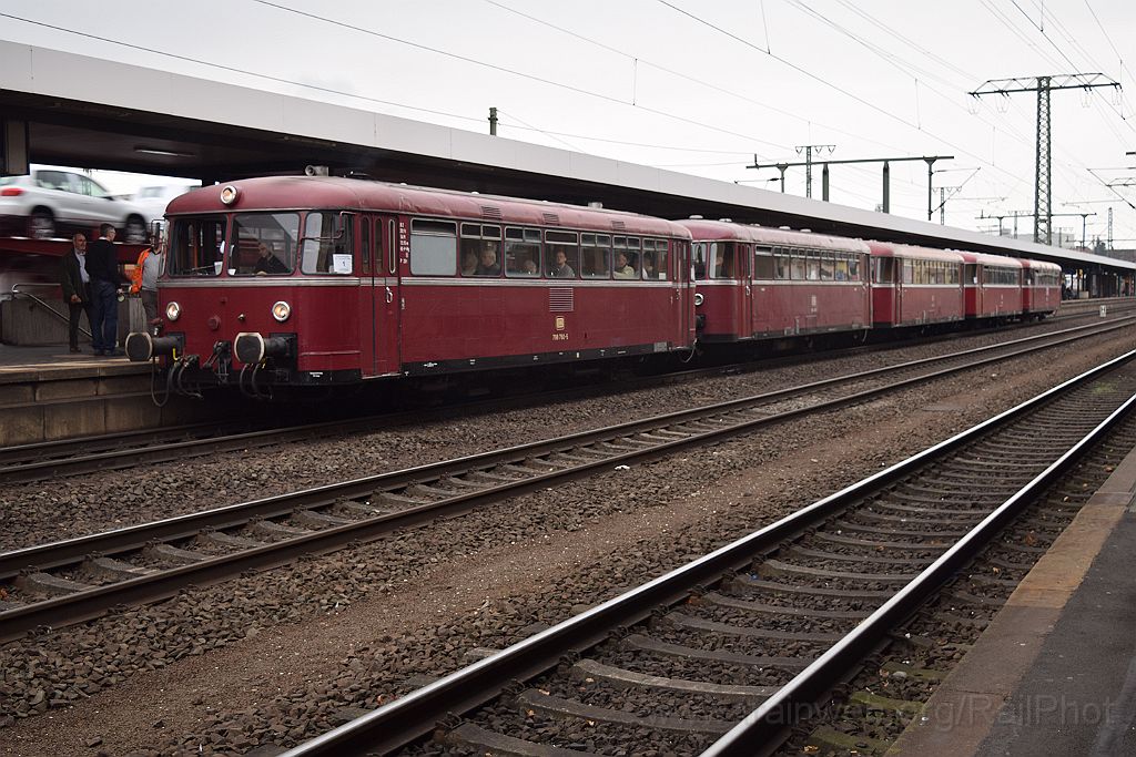 3745-0018-061115.jpg - DB 798.760-5 + 996.309-1 + 996.299-4 + 996.248-1 + 798.752-2 / Fulda Hbf 6.11.2015