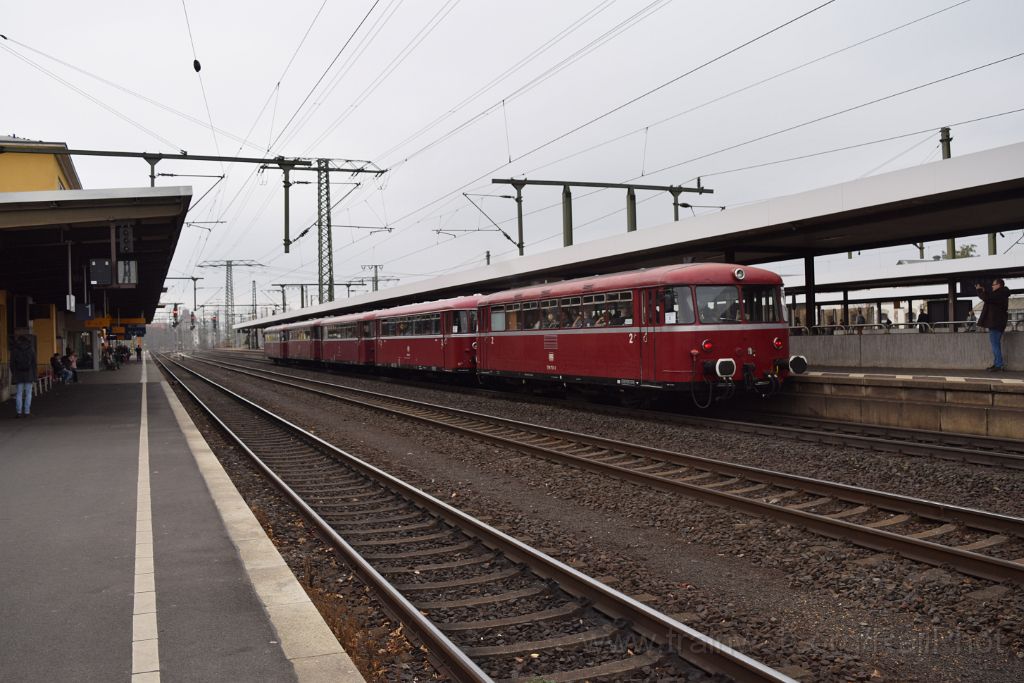 3745-0025-061115.jpg - DB 798.760-5 + 996.309-1 + 996.299-4 + 996.248-1 + 798.752-2 / Fulda Hbf 6.11.2015