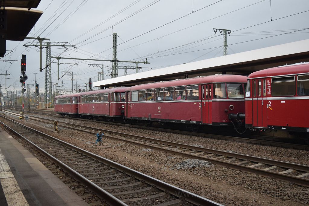 3746-0020-061115.jpg - DB 798.760-5 + 996.309-1 + 996.299-4 / Fulda Hbf 6.11.2015