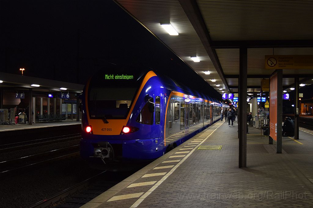 3752-0046-061115.jpg - Cantus 427.055 "Alheim" / Fulda Hbf 6.11.2015