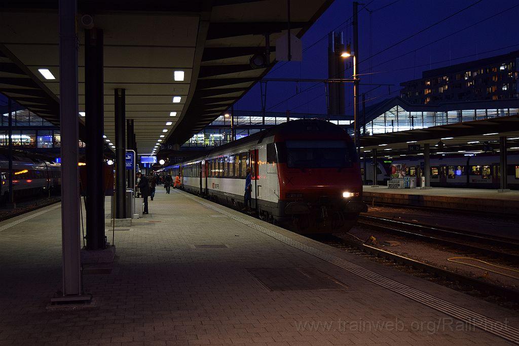 3762-0024-101115.jpg - SBB-CFF Bt (IC) 50 85 28-94 918-5 / Basel SBB 10.11.2015