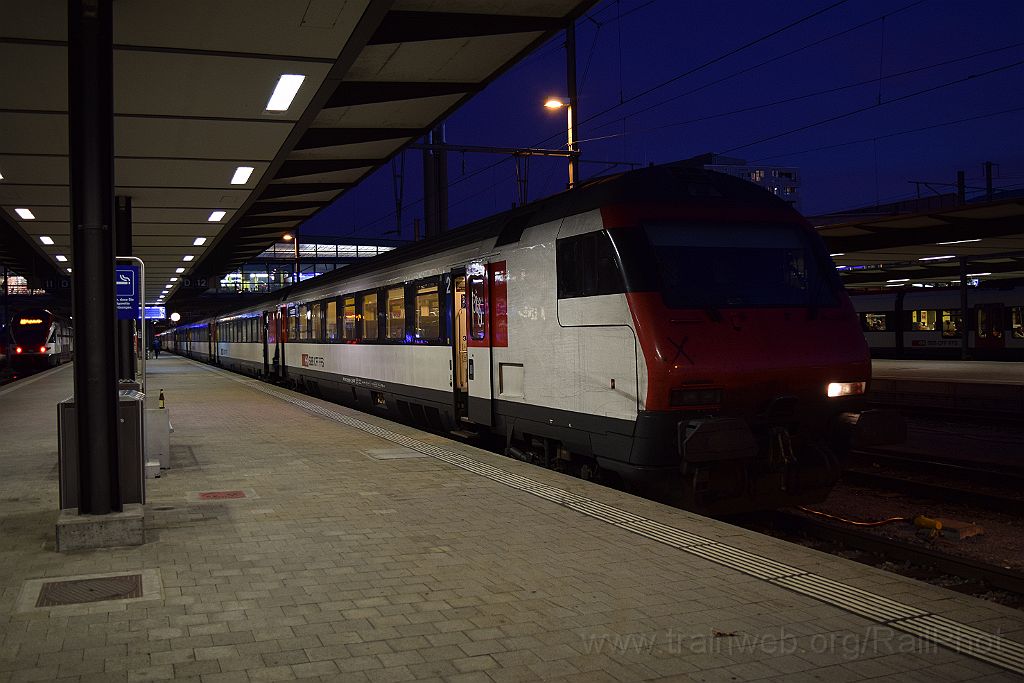 3762-0032-101115.jpg - SBB-CFF Bt (IC) 50 85 28-94 918-5 / Basel SBB 10.11.2015